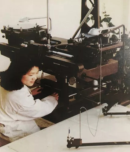 上世紀八十年代，技術(shù)人員利用傳統(tǒng)模擬測繪設(shè)備制圖